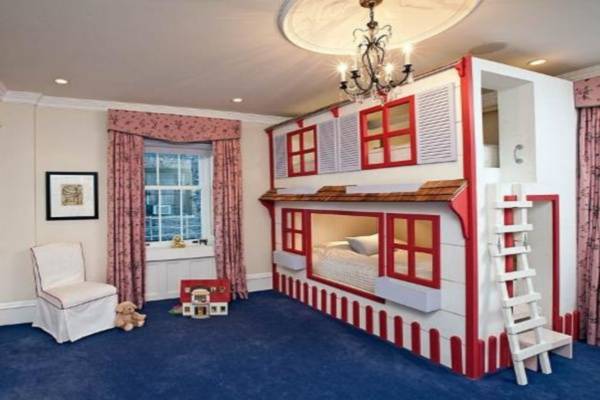 Mẫu thiết kế phòng ngủ bé gái tòa lâu đài
