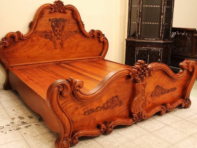 Giường ngủ làm bằng từ gỗ hương