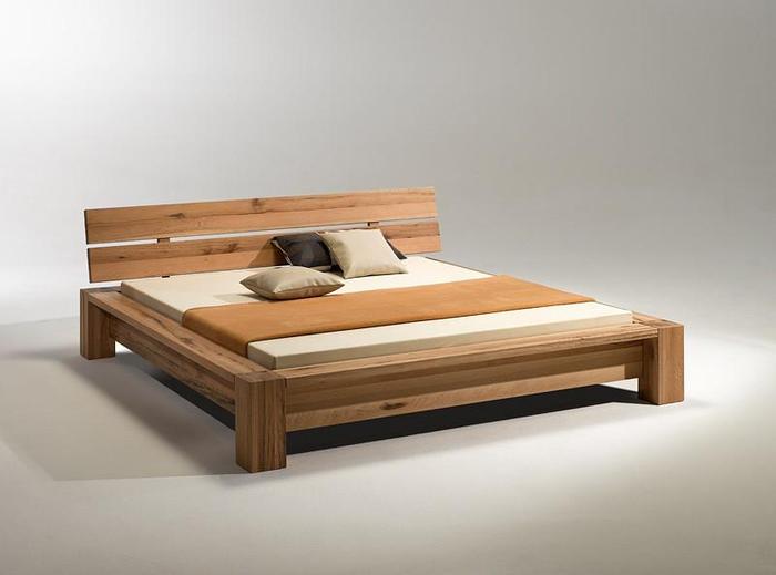 Giường ngủ bằng gỗ óc chó nhập khẩu 