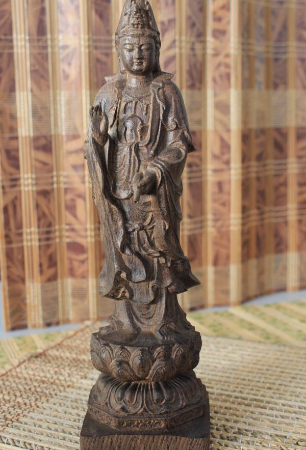 Tượng phật làm từ trầm hương Tượng phật làm từ trầm hương